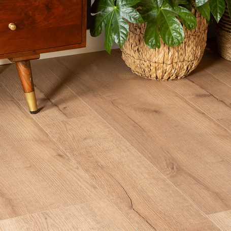 Floer-Country-House-Laminate-benefits-of-a-continuous-floor-pattern