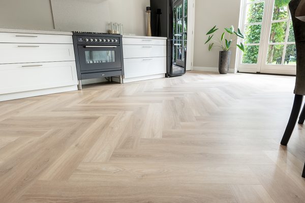 Floer-Whalebone-Vinyl-Orka-Untreated-4-tips-to-choose-the-perfect-herringbone-floor