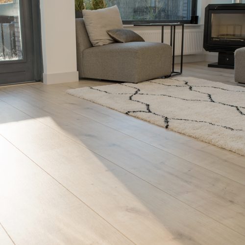 Differences between Country House Laminate and Click Vinyl