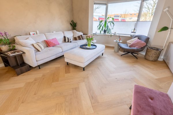 Floer-Hybrid-Wood-Herringbone-floor-Natural-Oak-Interior-10