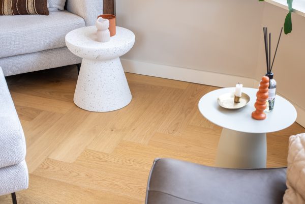 Floer-Hybrid-Wood-Herringbone-floor-Natural-Oak-Interior-3