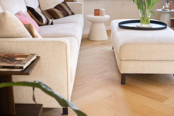 Floer-Hybrid-Wood-Herringbone-floor-Natural-Oak-Interior-4