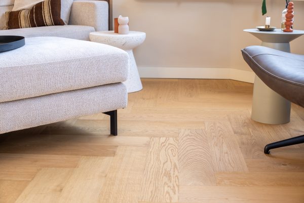 Floer-Hybrid-Wood-Herringbone-floor-Natural-Oak-Interior-5