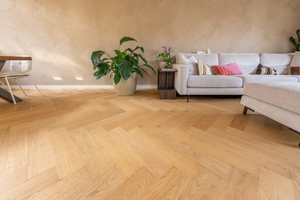 Floer-Hybrid-Wood-Herringbone-floor-Natural-Oak-Interior