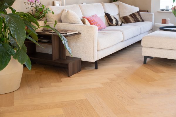 Floer-Hybrid-Wood-Herringbone-floor-Natural-Oak-Interior-7