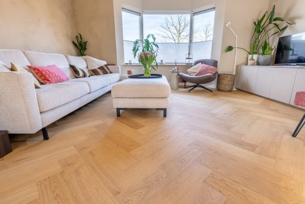 Floer-Hybrid-Wood-Herringbone-floor-Natural-Oak-Interior-8