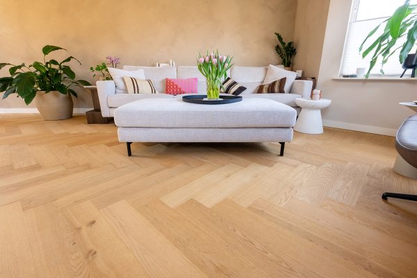 Floer-Hybrid-Wood-Herringbone-floor-Natural-Oak-Interior-9