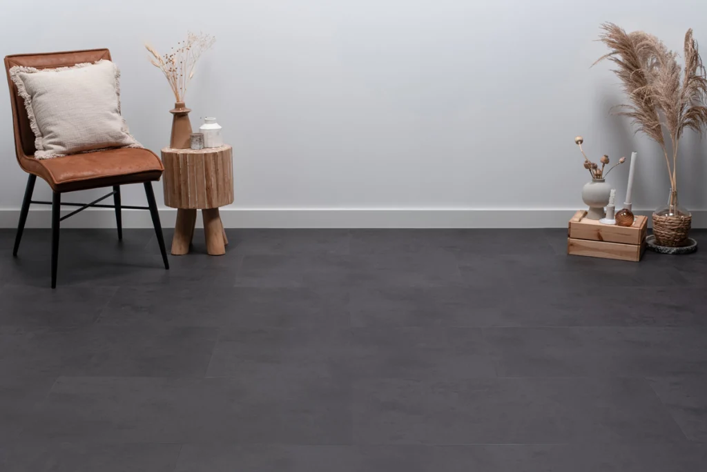 Floer-Tile_Rigid_Click-Vinyl-Concrete-Look-Black-