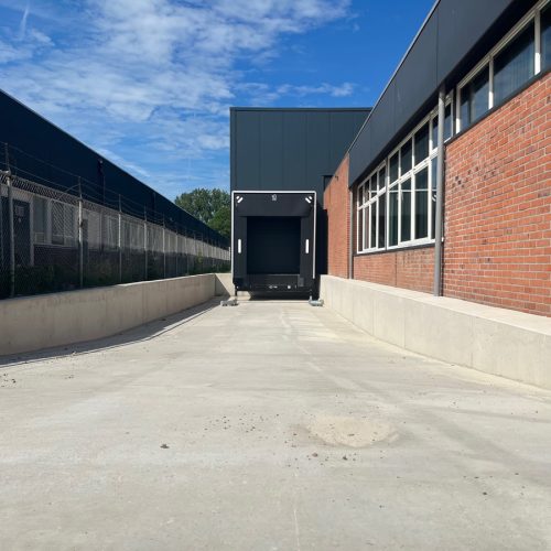 Floer and its new warehouse