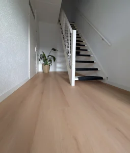 Floer-Country-House-Vinyl-Light-Brown-Oak-client-photo-hallway-2