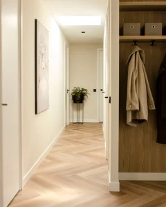 Floer-Whalebone-vinyl-Orca-Untreated-client-photo-hallway